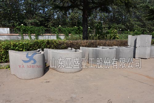 江蘇鹽城客戶定制LZYC-3型成型機(jī)試制水泥構(gòu)件